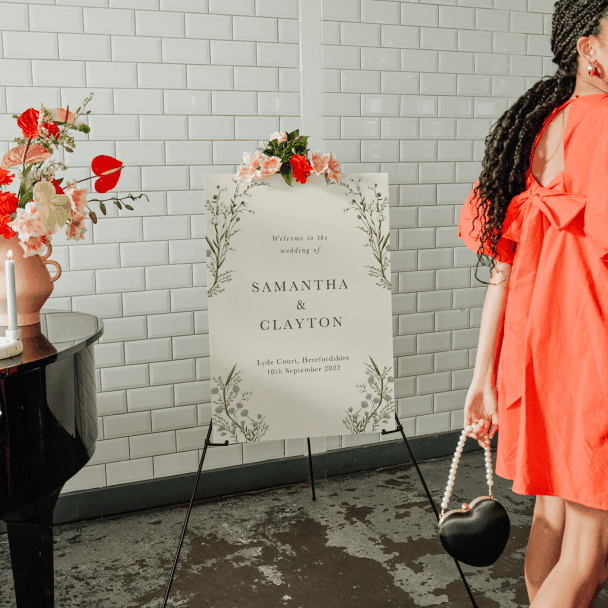 0523_FOLD_InArticle_WeddingSigns.gif